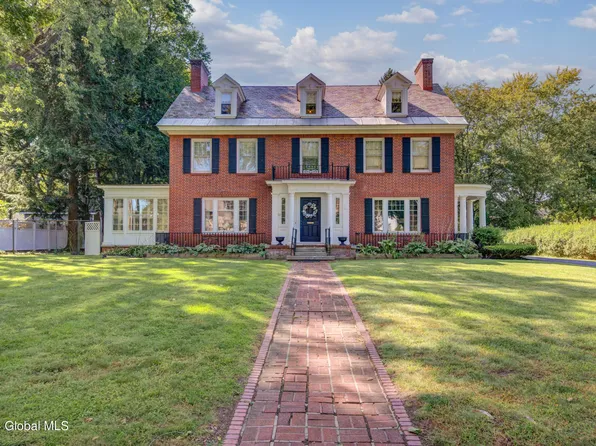 11 Kingsboro Avenue, Gloversville, NY 12078