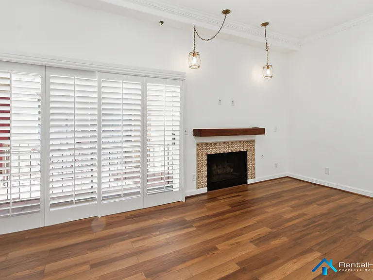 4139 Cahuenga Blvd #102 — Photo 1