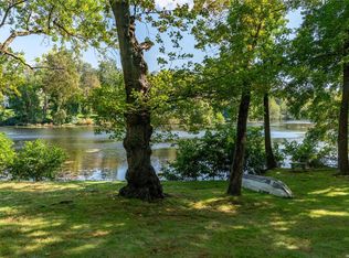 16 Factory Pond Rd, Locust Valley, NY 11560