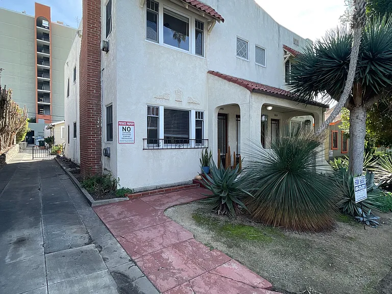 3943 Centre St #3943 — Photo 8