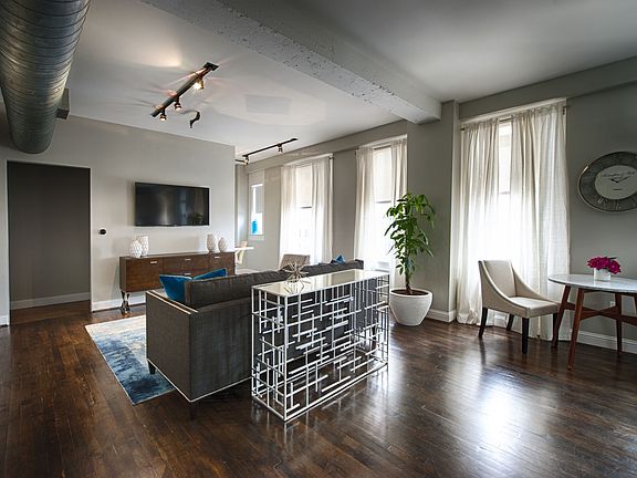 5th image of 909 Texas St #1602