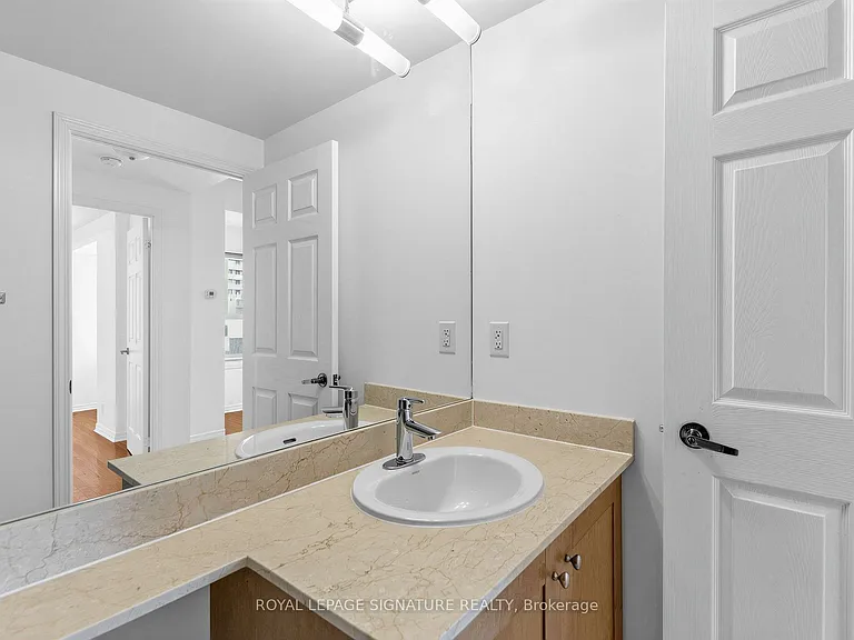 736 Spadina Ave #409 — Photo 16