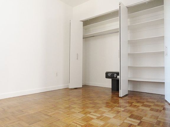 5th image of 100 Maiden Ln APT 1507