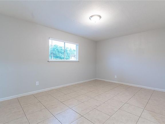 5th image of 1040 Linde St #1040
