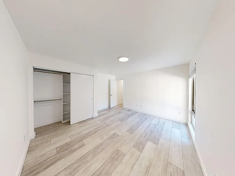 2520 College Avenue — Photo 3