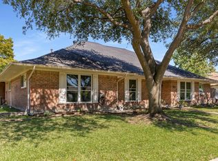 1008 Nottingham Dr, Carrollton, TX 75007