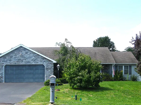 409 Freedom Dr, Shippensburg, PA 17257