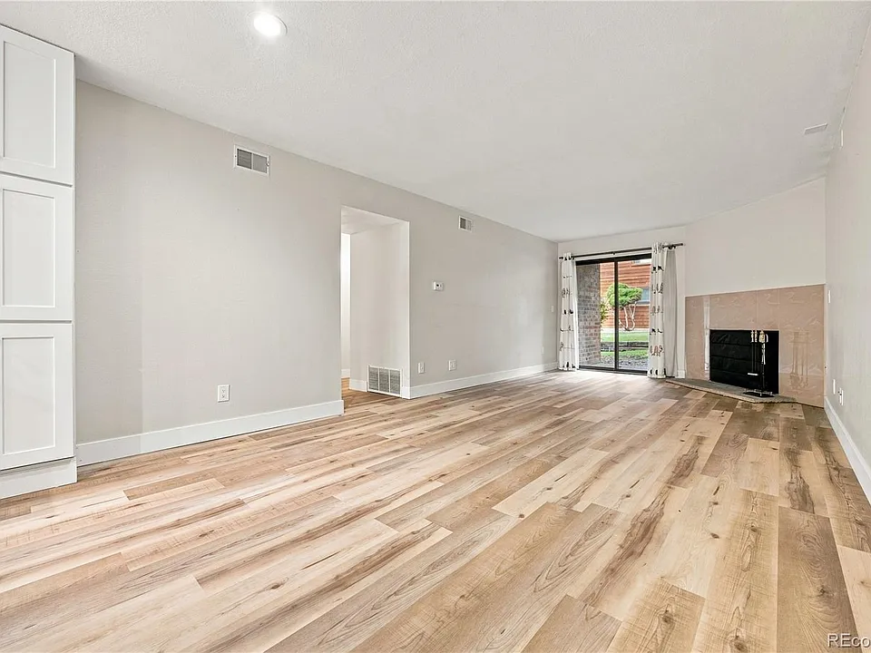 433 Wright St #101