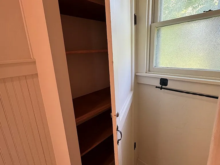 509 W Creek St — Photo 36