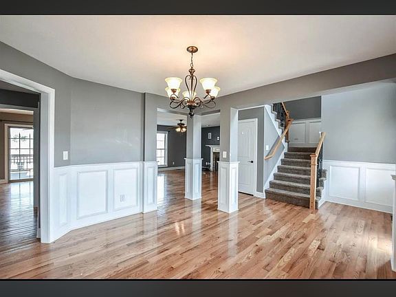2nd image of 812 Carousel Ct