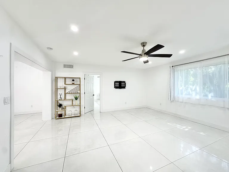 7800 SW 57th Ct — Photo 7