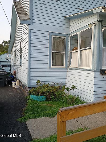 2nd image of 520 Elliott Street