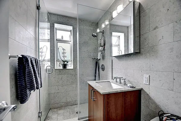 Rented by Urbane Brokerage | media 23