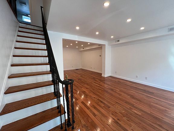 4th image of 2622 E Somerset St