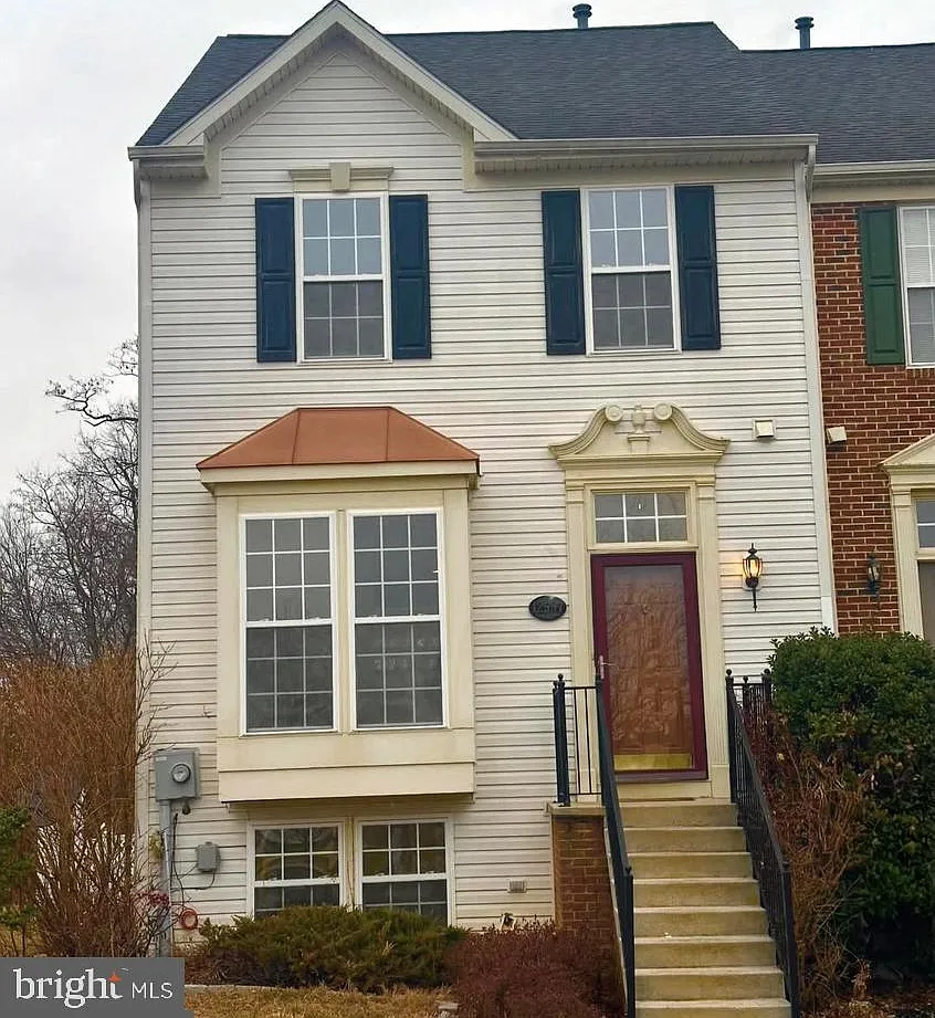 4 bed, 3.5 bath, 2432 sqft, $2,350 — Photo 1