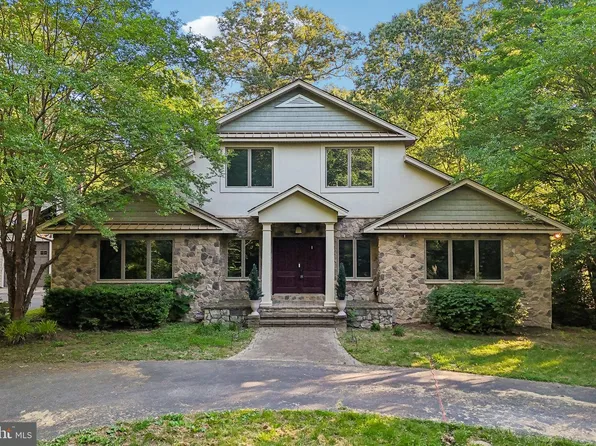 10060 Harmony Hill Ln, La Plata, MD 20646