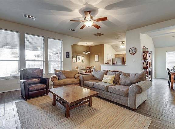 5th image of 110 Oak Hollow Ln