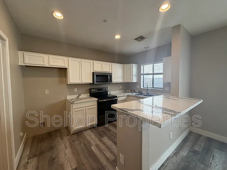 15818 N 25th St #110 — Photo 5