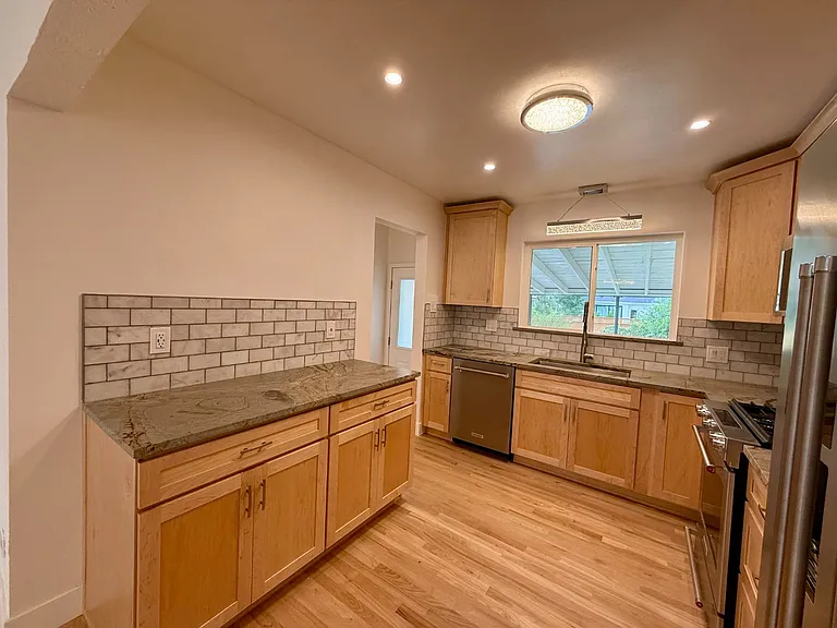 1415 S Jackson St — Photo 8