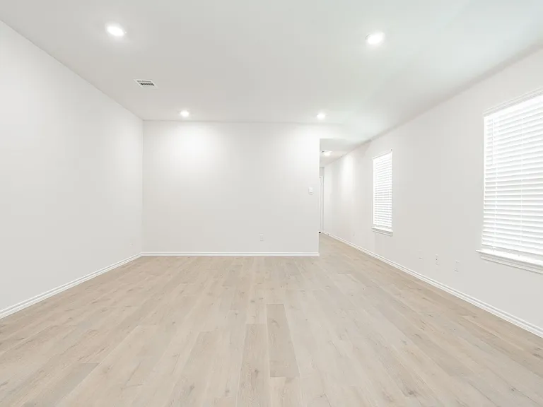 916 Sunrise Ln — Photo 17