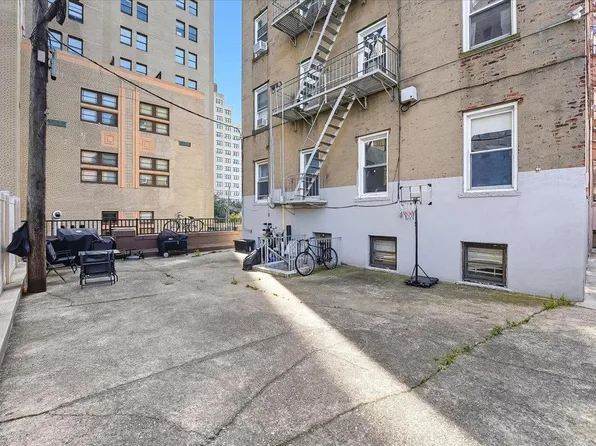 134 Clifton Place image 24 of 28