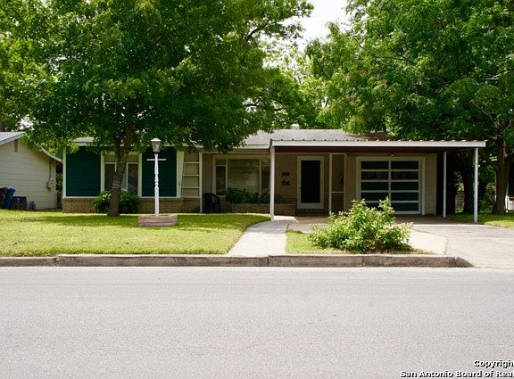 2nd image of 758 Edgebrook Ln