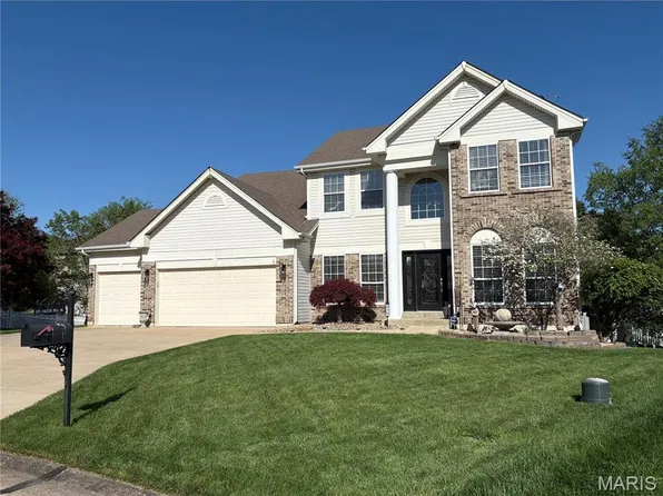 375 Falcon Hill Dr, O'Fallon, MO 63368