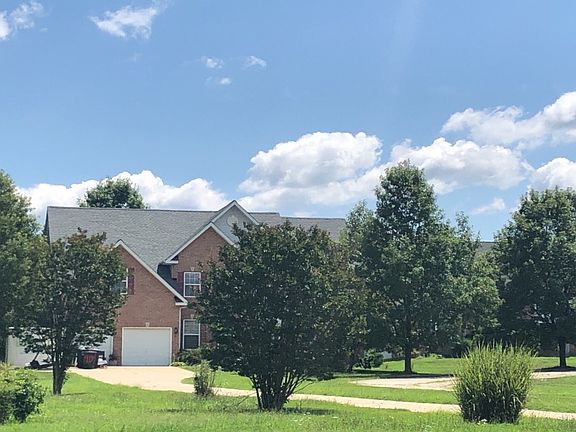 3rd image of 917 Manor House Dr