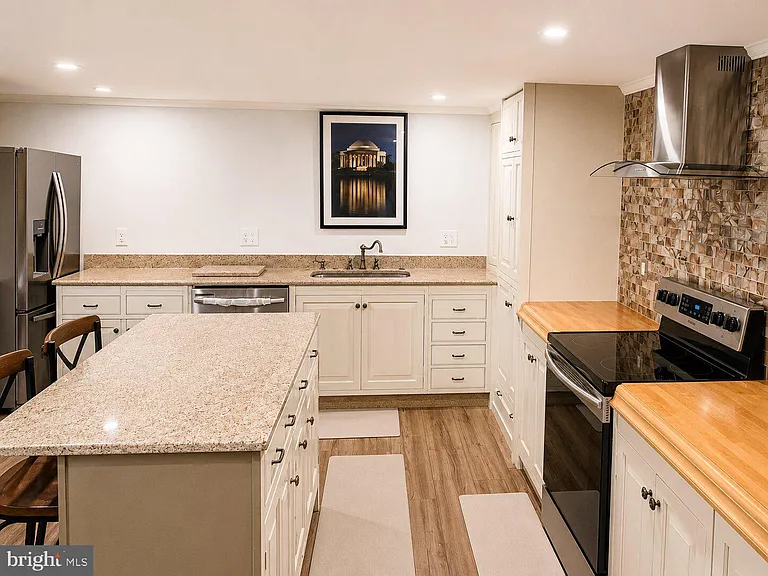 216 Stern Cv — Photo 7