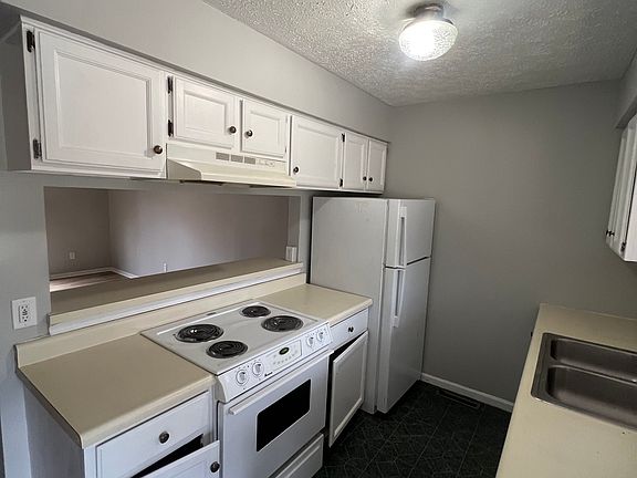 2nd image of 1823 Hoyt Ave #1