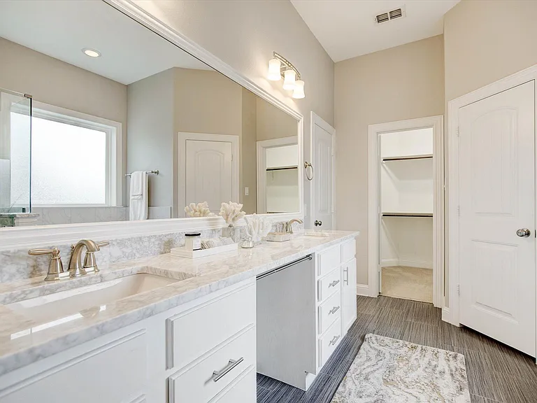 2700 Gladstone Dr — Photo 24