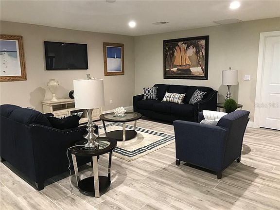 5th image of 425 Harbor Dr S