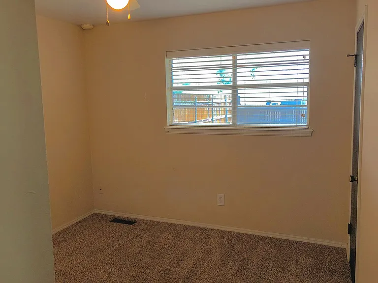 720 Robin Hill Rd — Photo 21