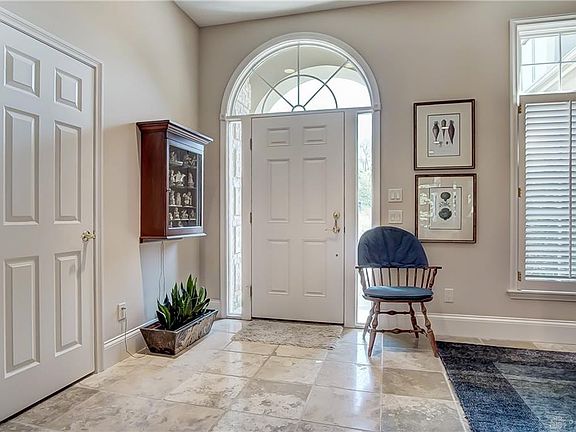 5th image of 551 Riverwood Dr
