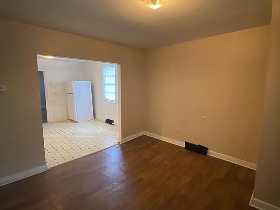 2nd image of 1827 Dayton St #B