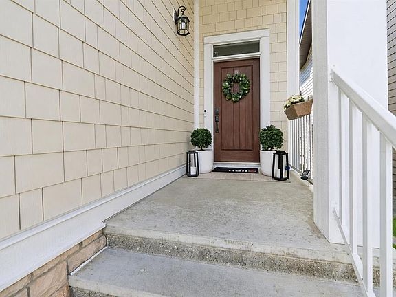 3rd image of 117 E Riviera Cres