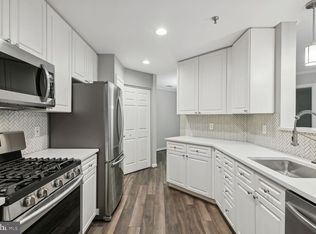 5563 Seminary Rd APT 216, Falls Church, VA 22041