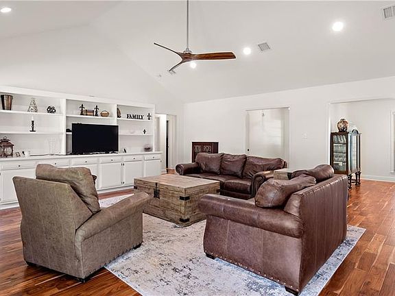 2nd image of 309 Evergreen Dr
