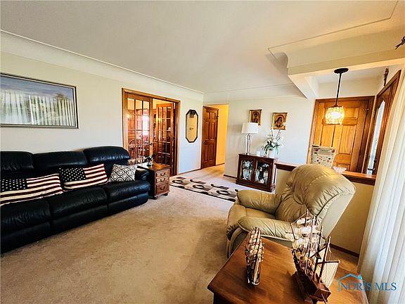 5th image of 400 Park Ln
