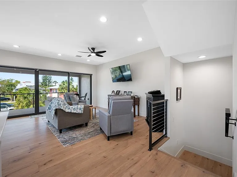 2200 Bay Blvd #A — Photo 22