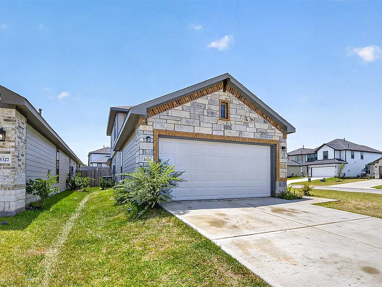 25331 Yellowbells Pl — Photo 3