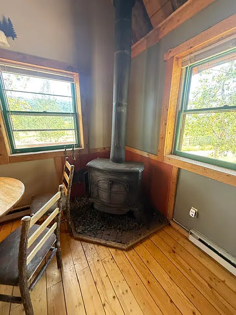 3 bed, 708 sqft, $3,900 — Photo 2