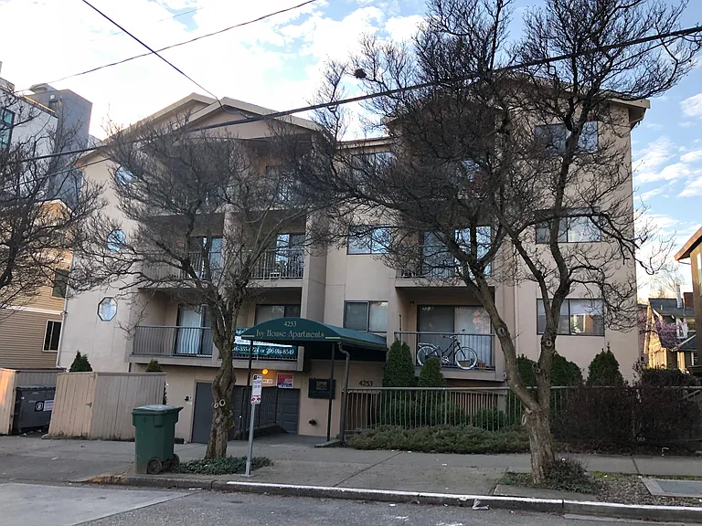 4253 8th Ave NE #401 — Photo 15