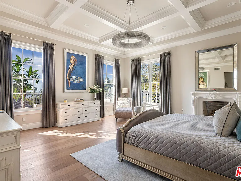 1460 N Doheny Dr — Photo 25