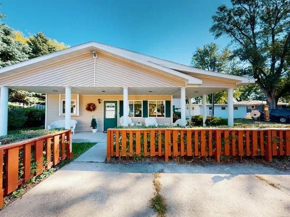 7 Lakewood Dr, Columbus, NE 68601