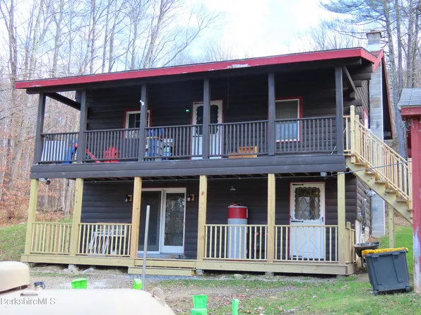 864 East Rd, Stamford, VT 05352