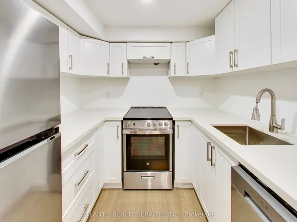 681 Dovercourt Rd #5, Toronto, ON M6H 2W7