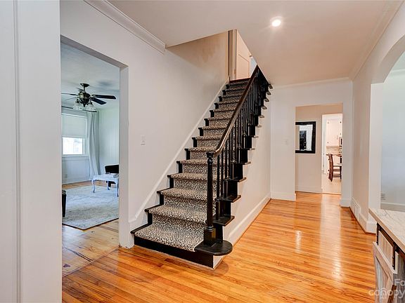 5th image of 701 Westover Ter