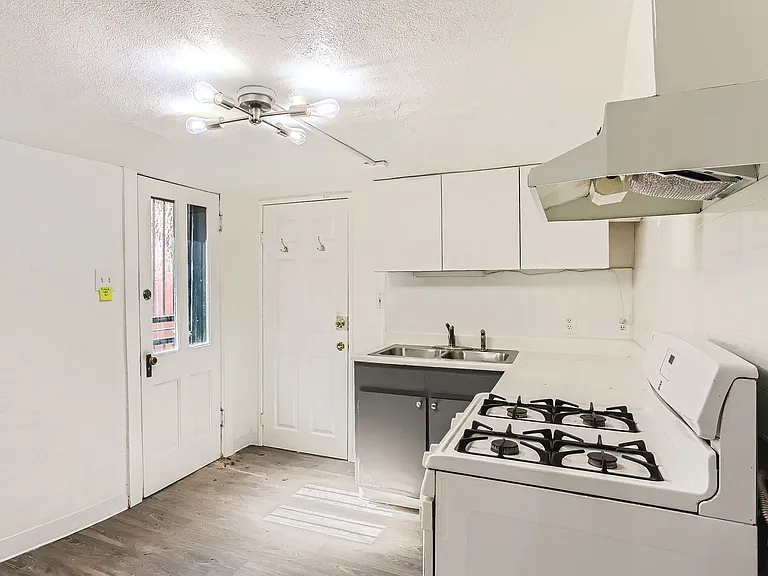 445 N Washington St — Photo 4