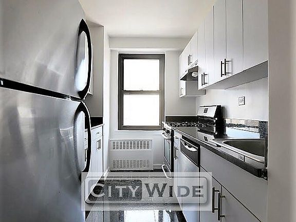 4th image of 240 E 82nd St APT 12A